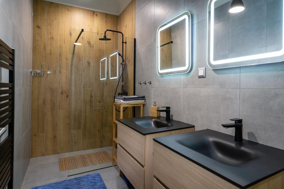 Shower, Bathroom