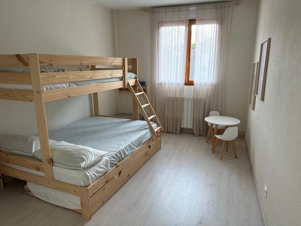 Bed, Bedroom, bunk bed
