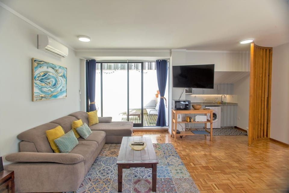 TV and multimedia, Kitchen or kitchenette, Living room, Seating area, Evening entertainment, minibar