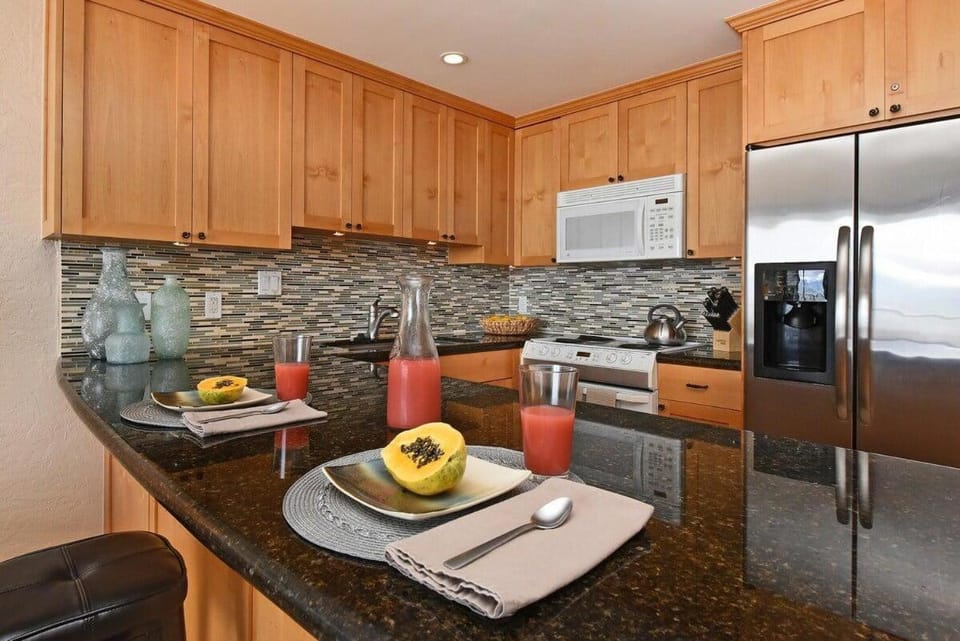 Papakea F208 · PK F208 Kaanapali BeachFront Condo w Ocean Views House in Kaanapali