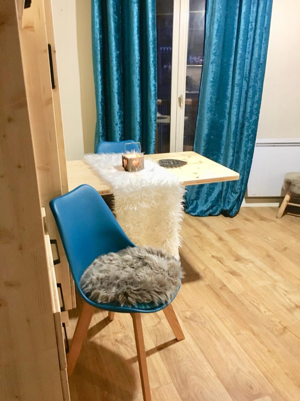 Seating area, Dining area