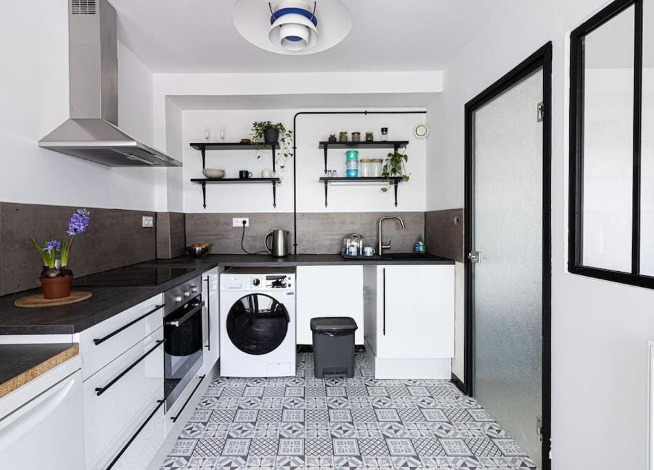 Kitchen or kitchenette, pet friendly, stove