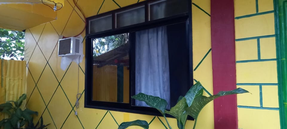Rodel Yellow Hauz Bed and Breakfast in San Vicente