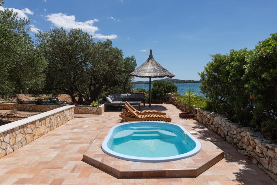 Swimming pool, Location, children, Family