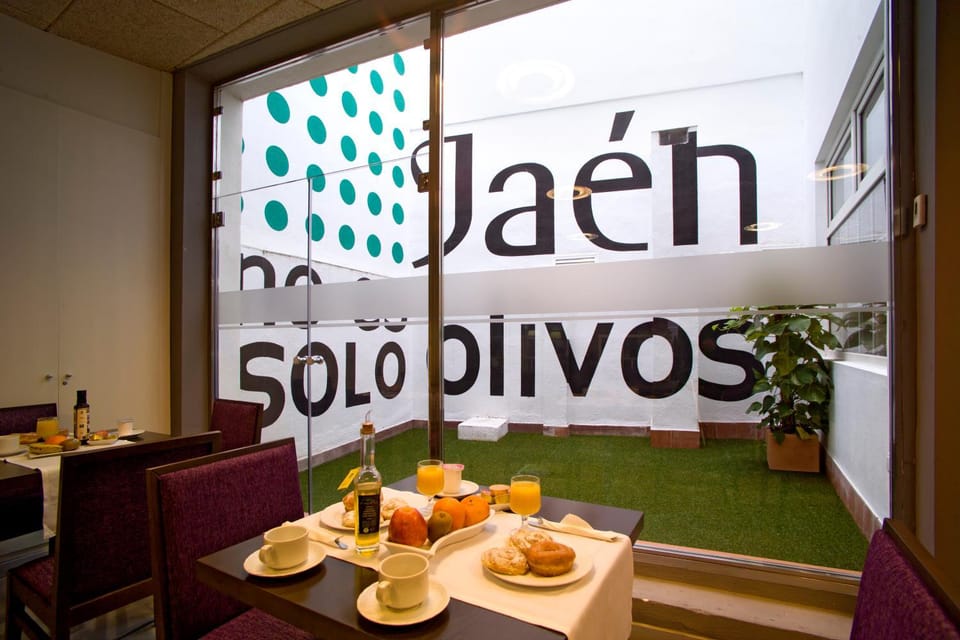 Restaurant/places to eat, Food and drinks