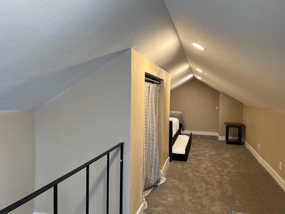 Snug, neighborly home perfect for your small group House in Billings