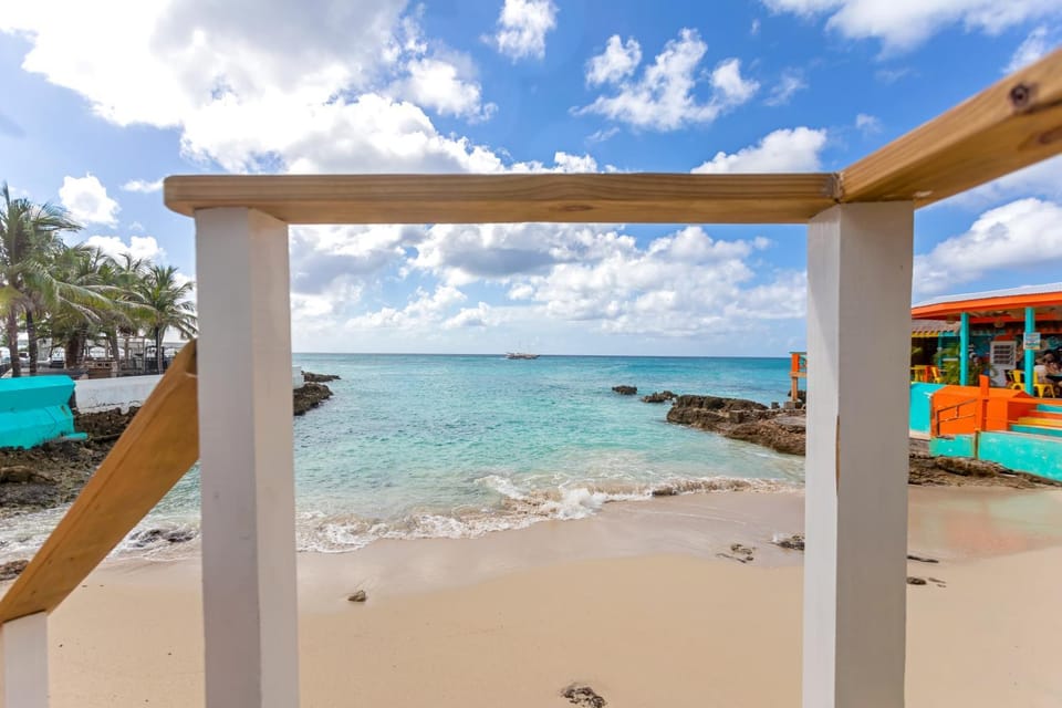 Maho Beach 1BR Haven, Ocean Vista Apartment in Simpson Bay