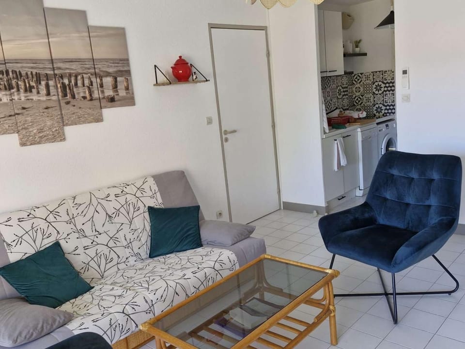 Charmant 3 pièces climatisé avec terrasse au Lavandou - FR-1-308-168 Apartment in Le Lavandou