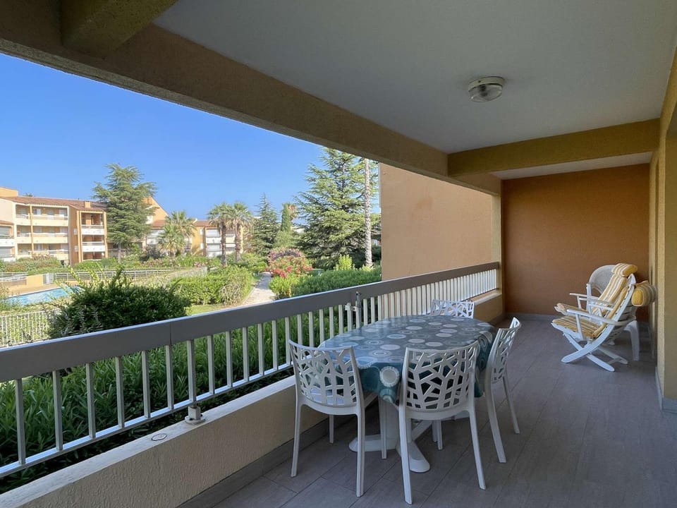 Charmant 3 pièces climatisé avec terrasse au Lavandou - FR-1-308-168 Apartment in Le Lavandou