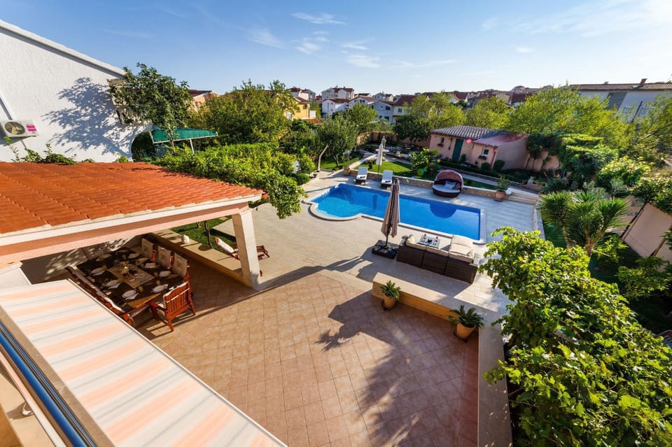 Property building, Bird's eye view