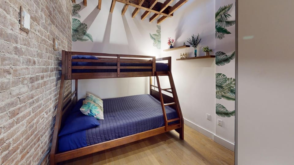 Bedroom, bunk bed