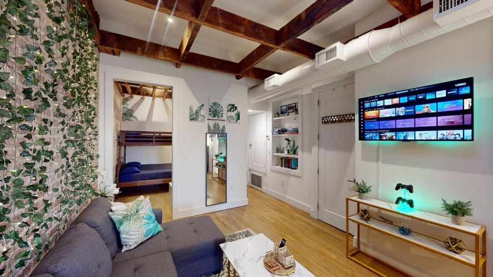 Communal lounge/ TV room, TV and multimedia, Living room, Seating area, Evening entertainment