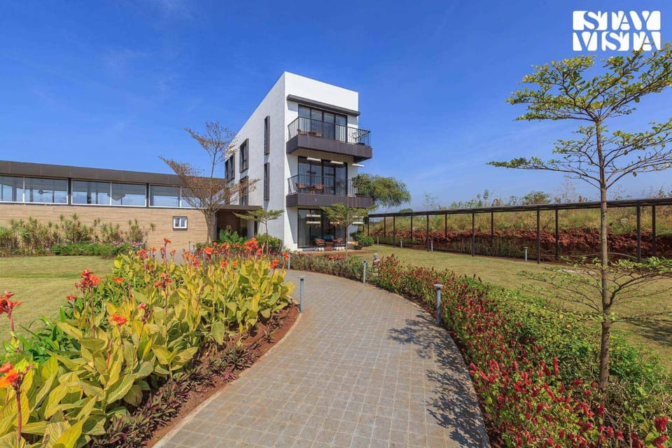 StayVista's La Mer - 5BHK Lake-View Villa with Pool Table Villa in Maharashtra