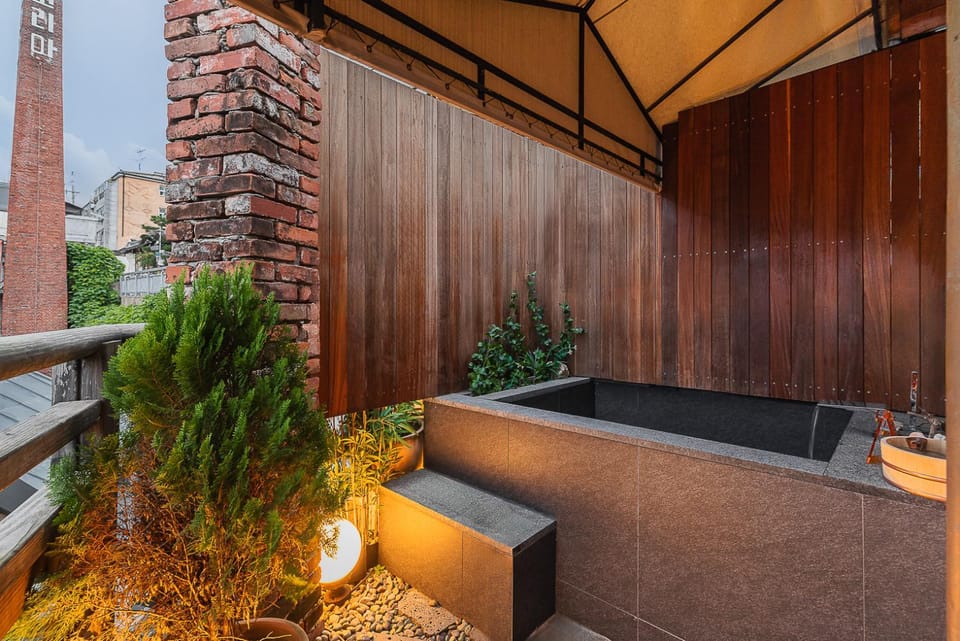 Hot Tub, Bath