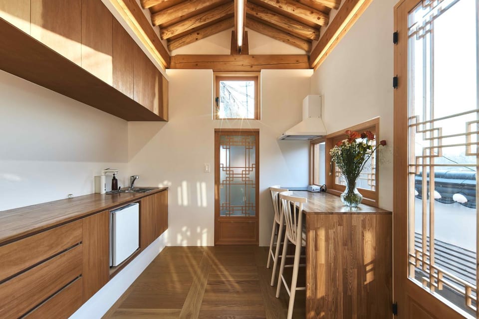 Dining area, kitchen