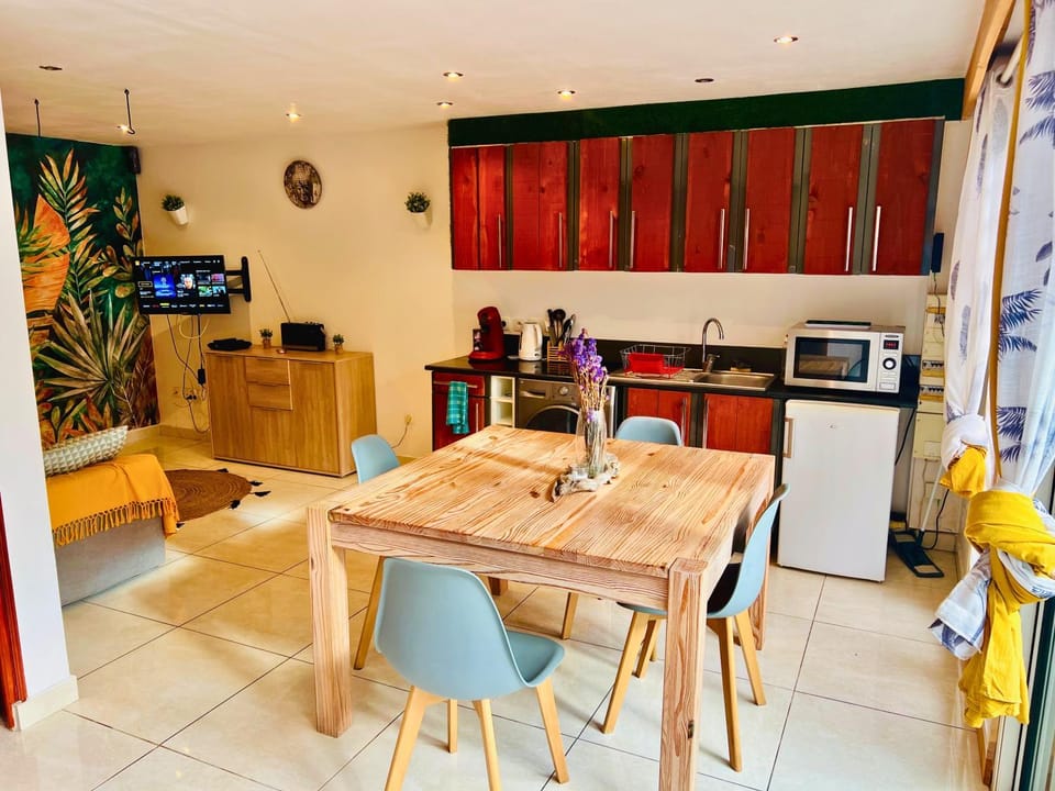 Living room, Seating area, kitchen