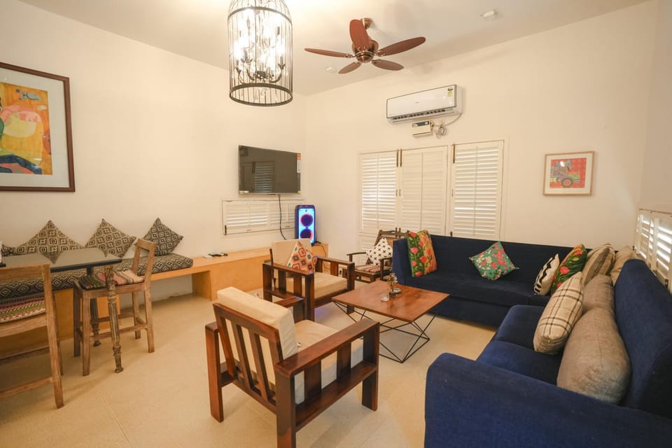 VILLA M - SOLITUDE 1 CANDOLIM GOA 3BHK, Pool Facing, Near Beach, Free Breakfast, Free WIFI and Prime Location Villa in Calangute