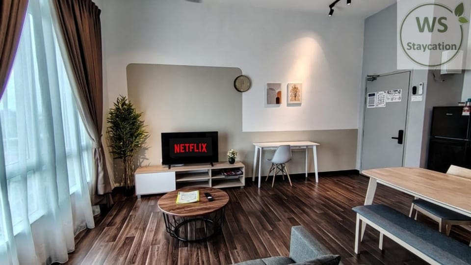Communal lounge/ TV room, TV and multimedia, Living room, Seating area, Evening entertainment