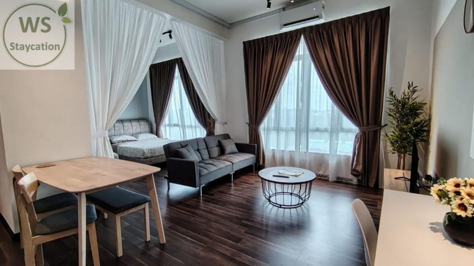 Living room, Seating area, Dining area, air conditioner