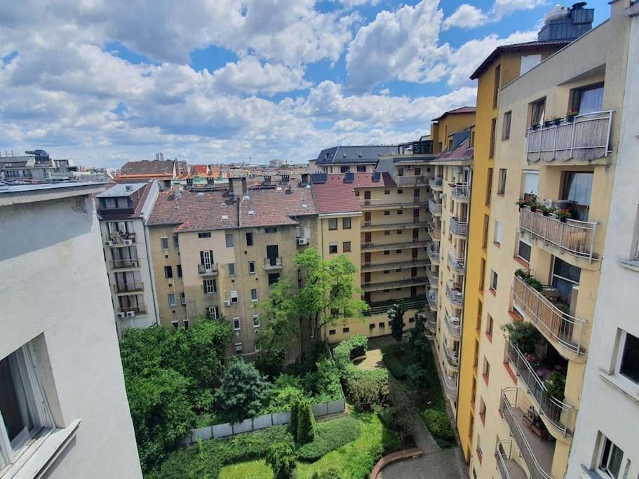 Master apartment with Air CONDITION and SEPARATED ROOFTOP terrace Apartment in Budapest