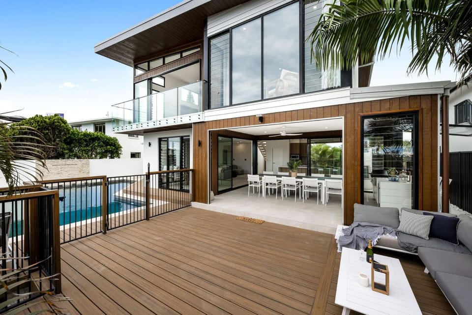 Property building, Balcony/Terrace, Seating area, Pool view, Swimming pool