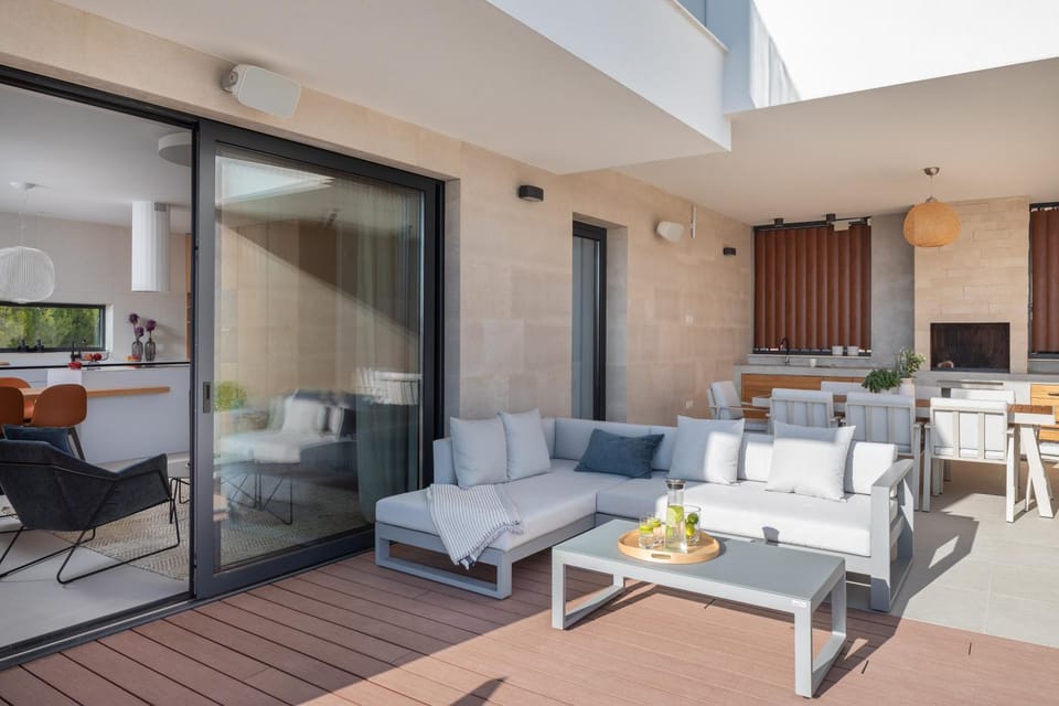 Day, Balcony/Terrace, Seating area