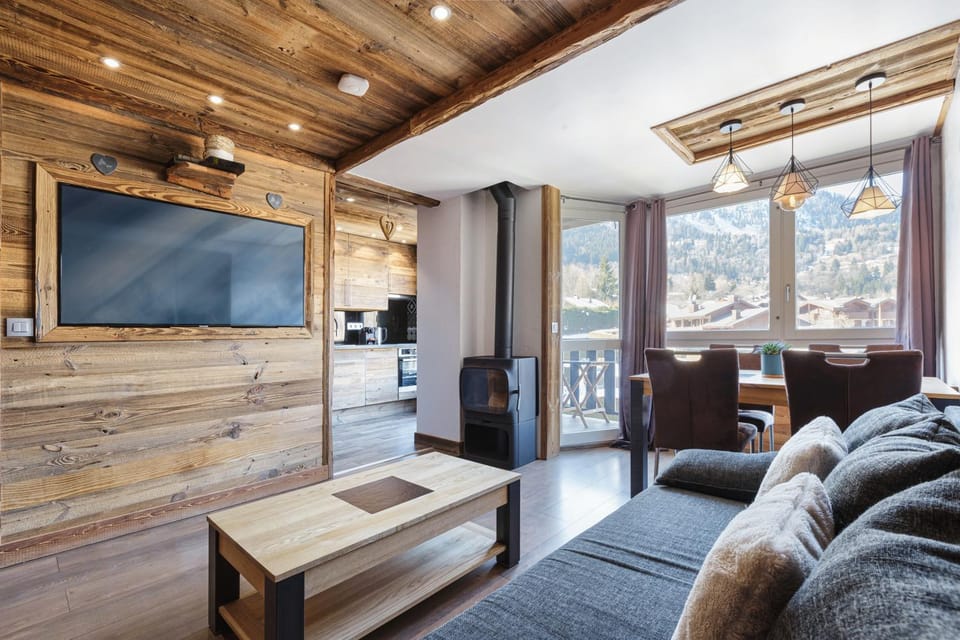 Communal lounge/ TV room, TV and multimedia, Living room, Seating area, Evening entertainment
