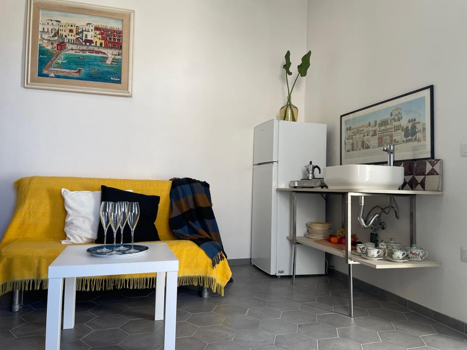 Kitchen or kitchenette, Living room