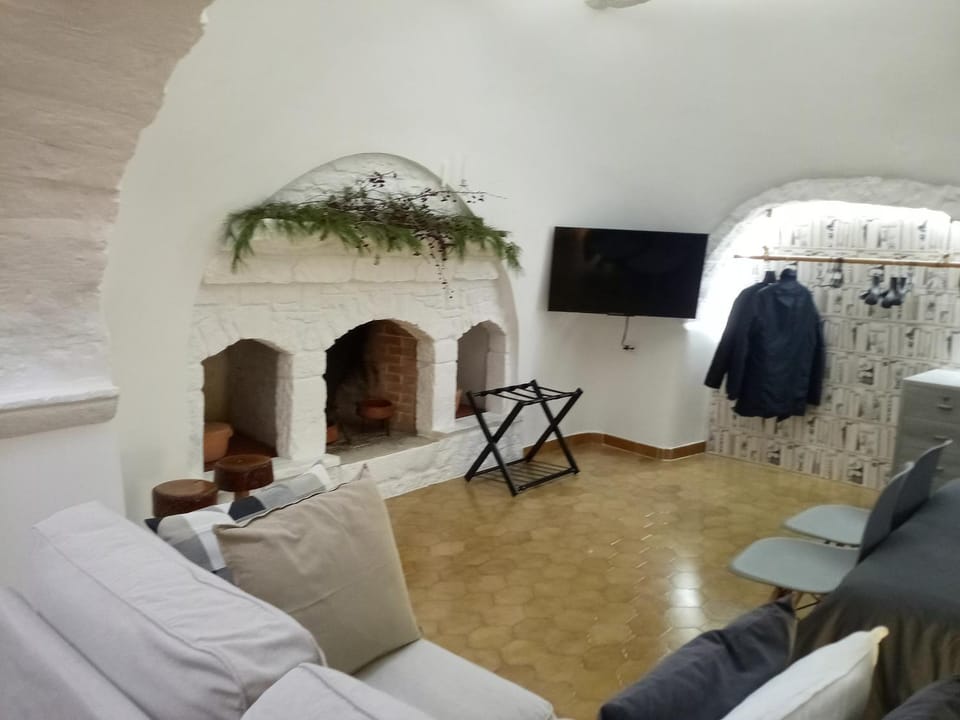 TV and multimedia, Living room, Seating area, wardrobe