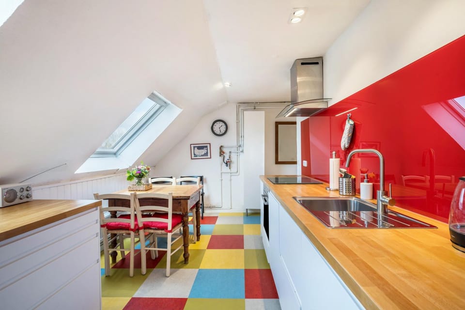 Property building, Kitchen or kitchenette, Living room