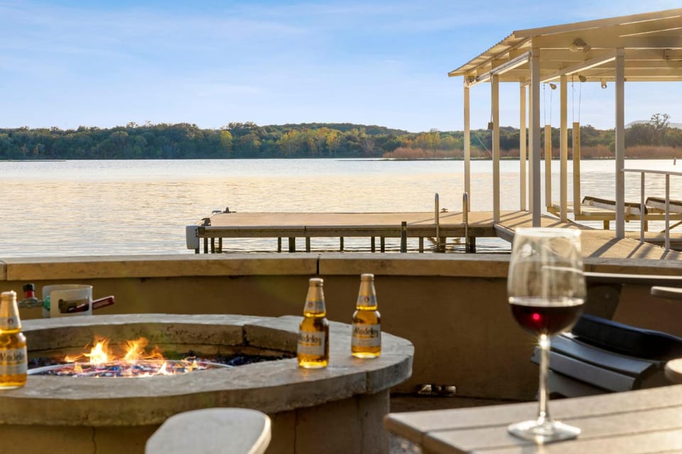 New Listing - Promo Price Waterfront Huge Yard House in Kingsland