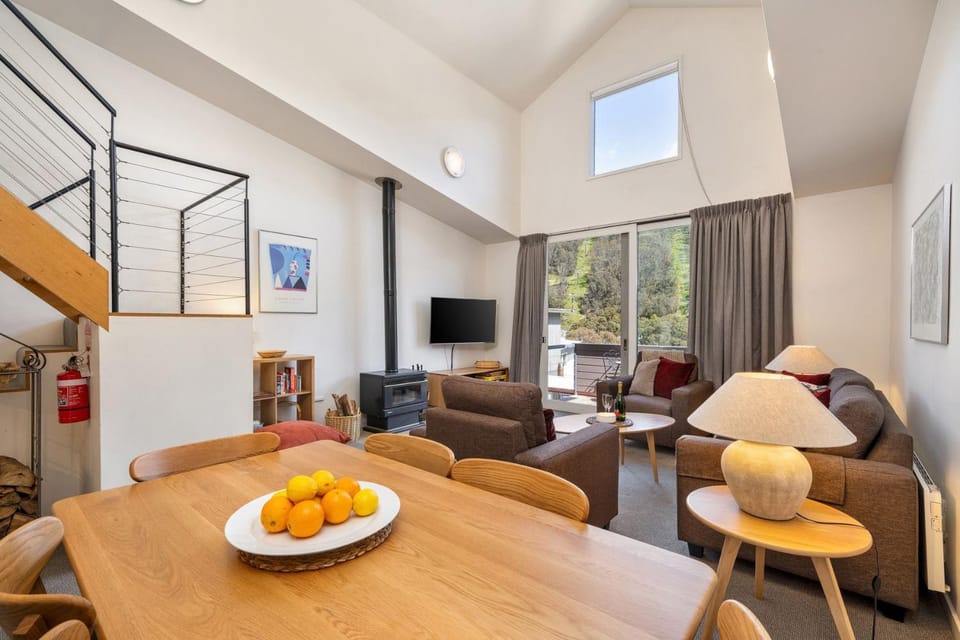 Living room, Seating area, Dining area, Evening entertainment