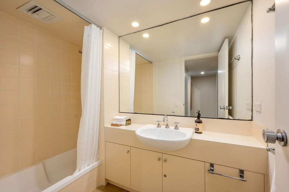 Shower, Bathroom, Bath, towels