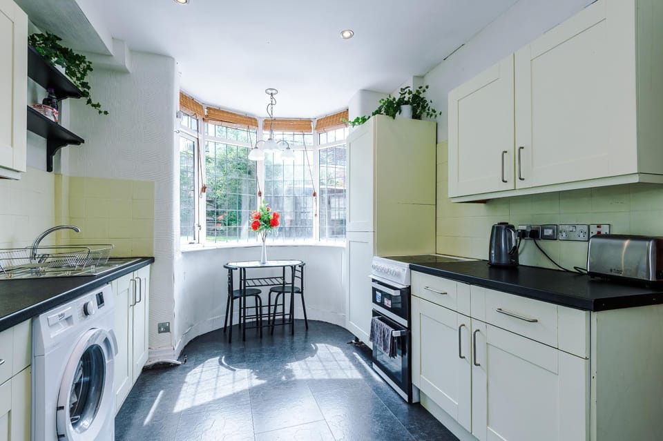 Kitchen or kitchenette, oven, pet friendly, stove, toaster