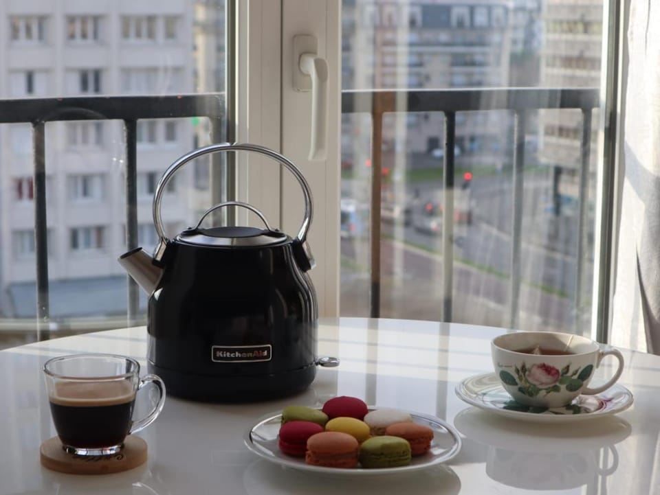 Coffee/tea facilities, Seating area
