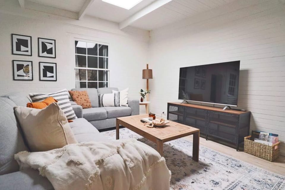 TV and multimedia, Living room, air conditioner