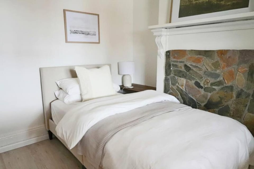 Bedroom, air conditioner