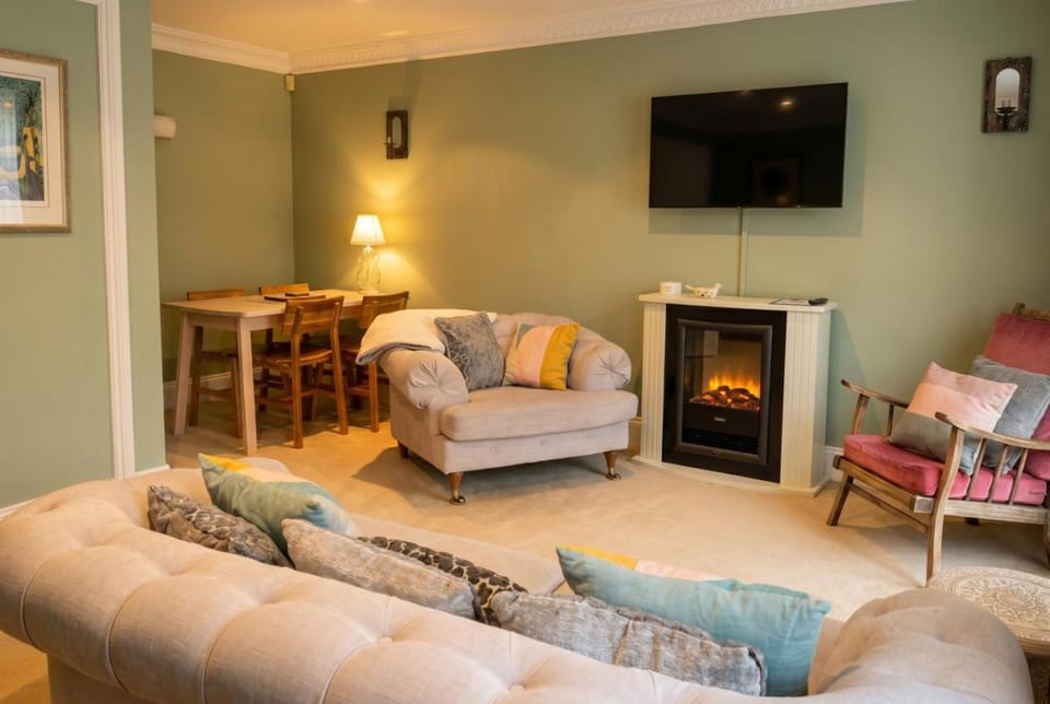 TV and multimedia, Living room, fireplace