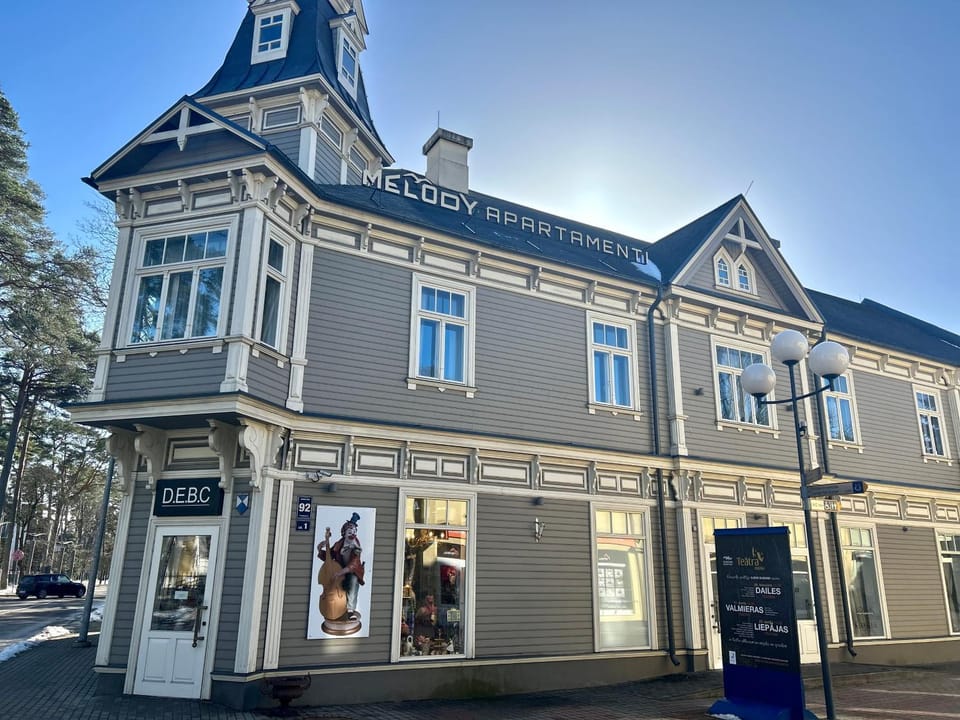 Property building, Restaurant/places to eat