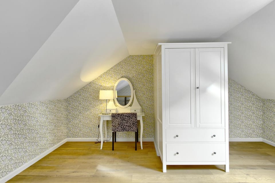 Bedroom, wardrobe
