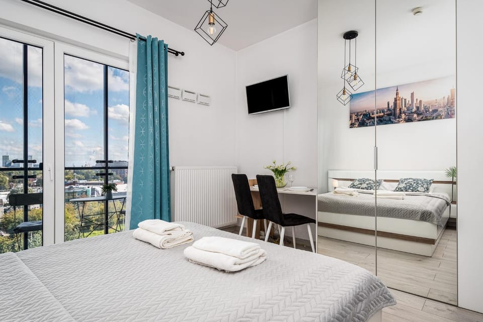 Bed, TV and multimedia, View (from property/room), Balcony/Terrace, Photo of the whole room