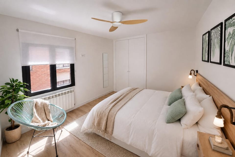Photo of the whole room, Bedroom