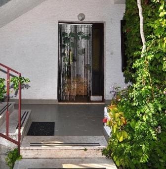 Property building, Facade/entrance, Off site