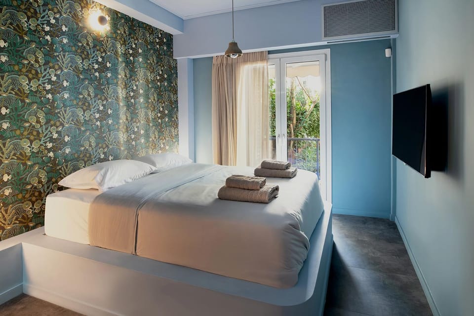 Bed, TV and multimedia, Photo of the whole room, Bedroom