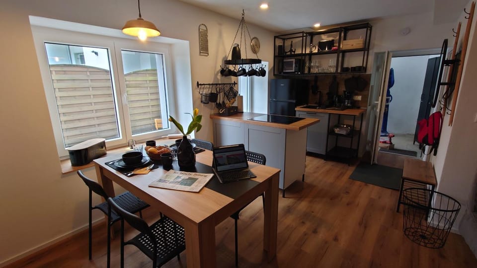 Dining area, kitchen