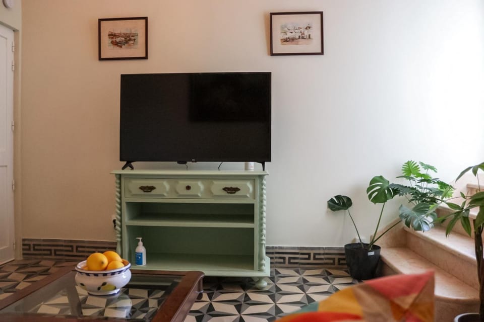 Communal lounge/ TV room, TV and multimedia, Living room, Evening entertainment