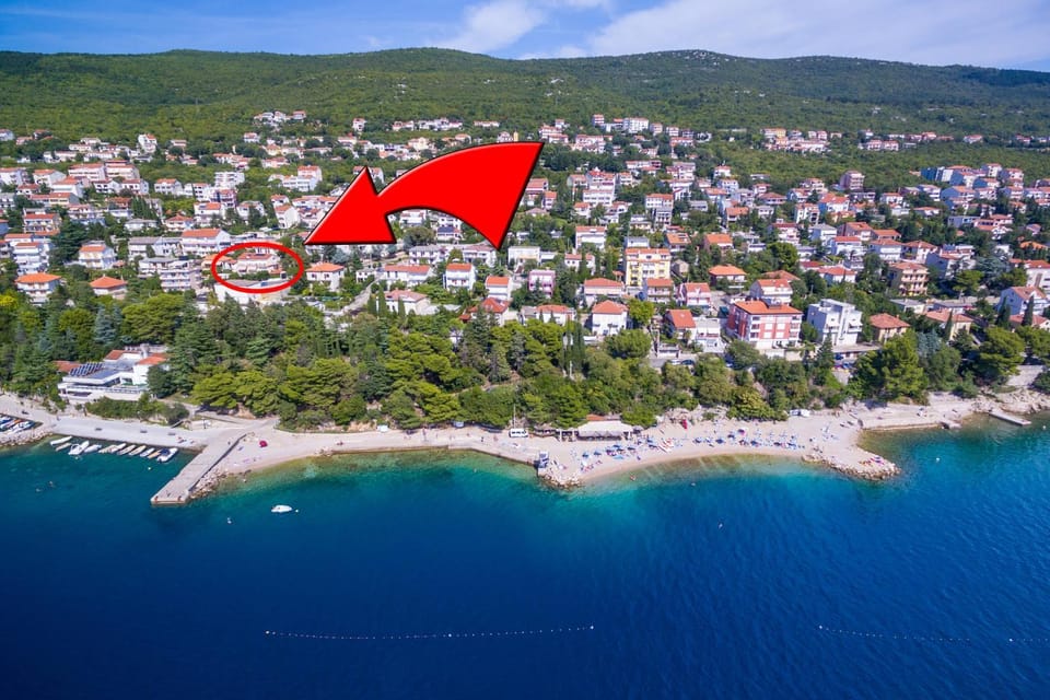 Shower, Bird's eye view, Beach