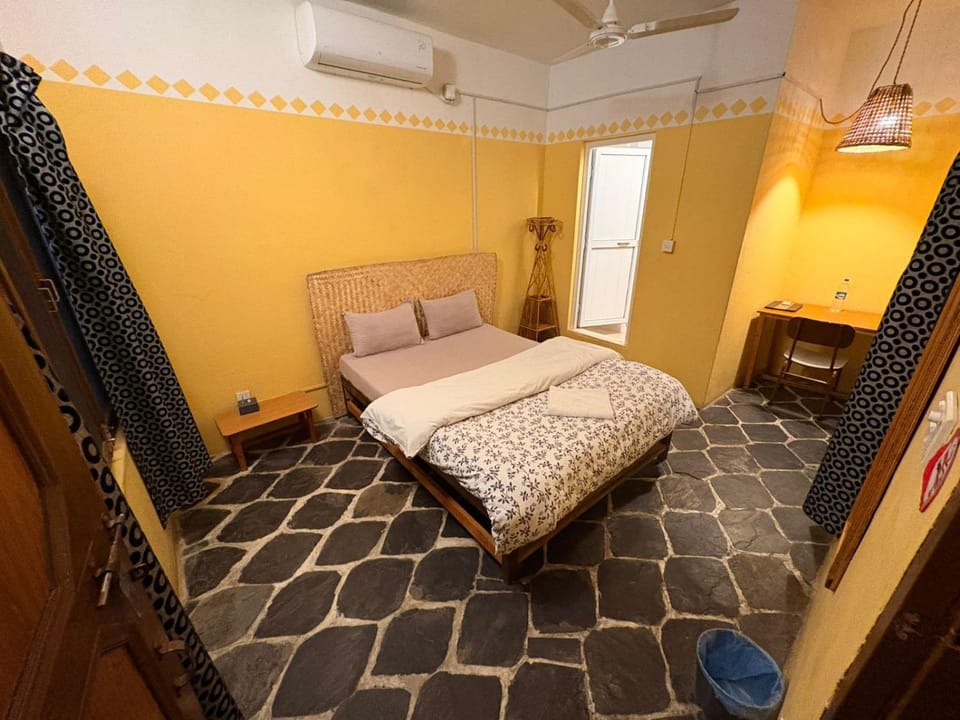 Bed, Photo of the whole room, Bedroom, air conditioner