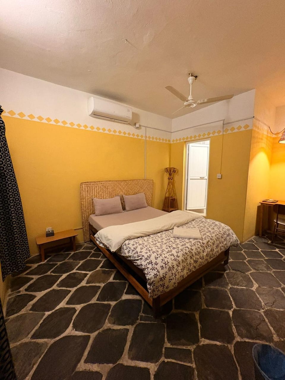 Bed, Seating area, Bedroom