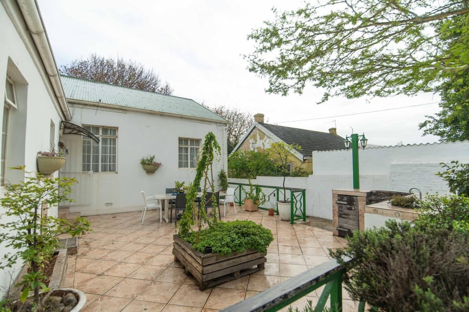Modern Home in Historic Neighborhood House in Port Elizabeth